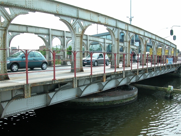 foto van de totale brug